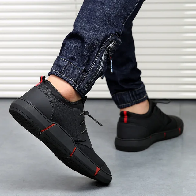 

Shoe Leather Men Breathable Sports Shoes Non Slip Soft Bottom Wild Trend Men Shoes Tennis Flats Sneakers Walking Shoes