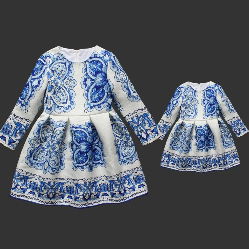 Весеннее длинное платье с принтом и складками для мамы дочки брендовые юбки