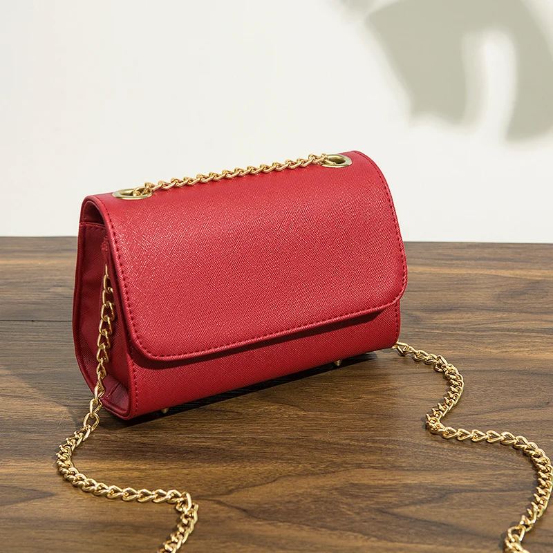 Женские сумки-мессенджеры прочные износостойкие с заклепками на магнитной