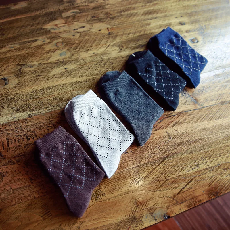 10 Пар/лот Осенью и зимой мужчины носки классический пунктирной line решетки алмаза