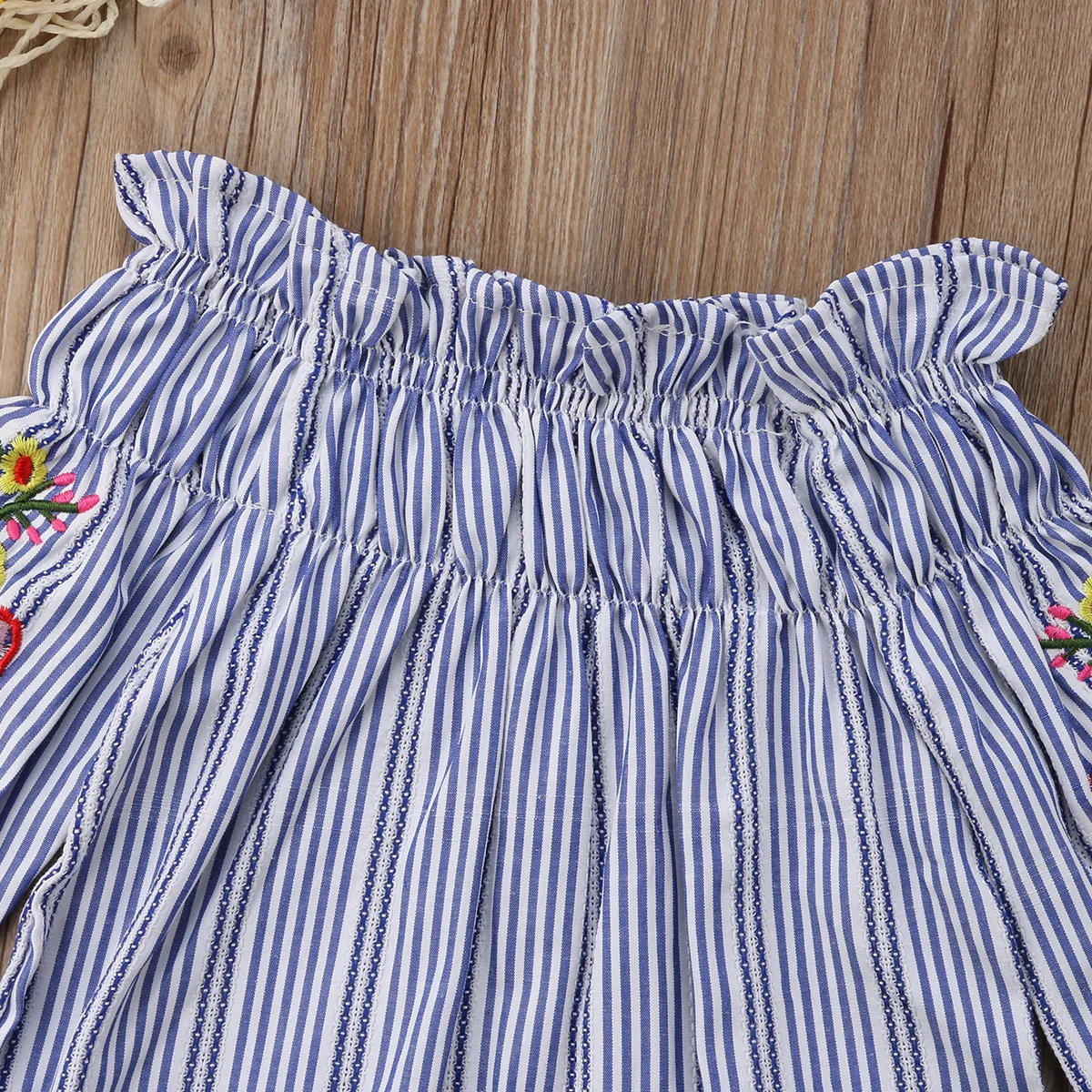 Повседневные блузки в полоску с цветочной вышивкой и открытыми плечами для