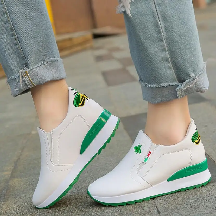 Женская обувь увеличивающая рост кожаная с вышивкой женская новая модная на