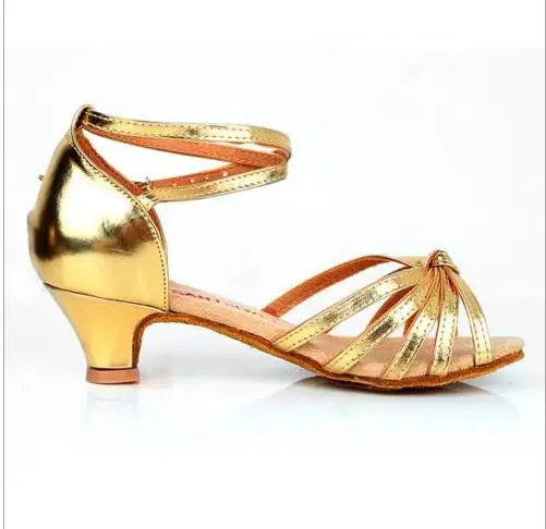 Новинка 2017 года женские босоножки на низком каблуке из сатина и кожзаменителя с