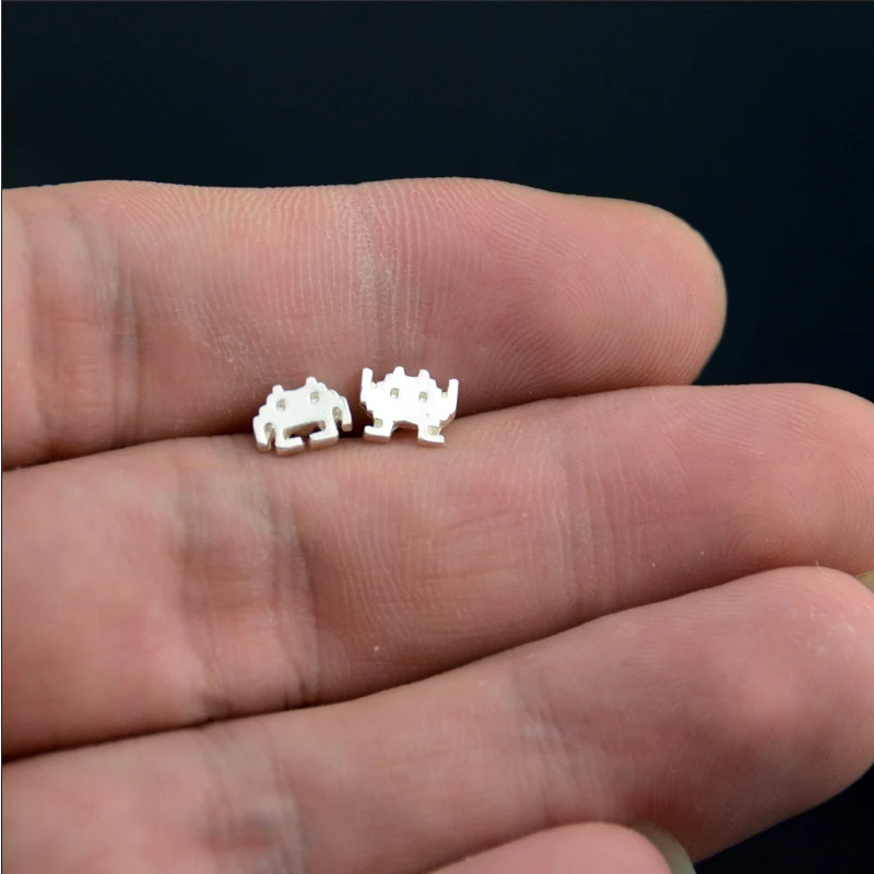 1 пара крошечные милые космические захватчики серьги гвоздики Необычные