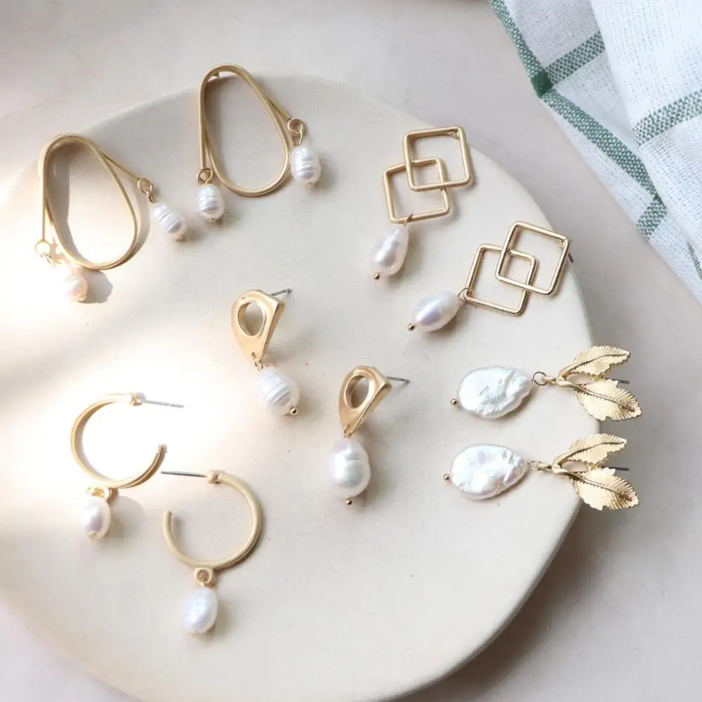 

Women Classic Metal Line Minimalist Design Earrings Matte Vintage Baroque Pearl Earrings