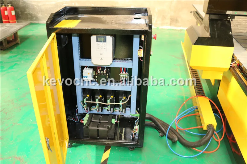 Китай Заводская цена 1325 CNC маршрутизатор машина для деревянной двери гравировки |