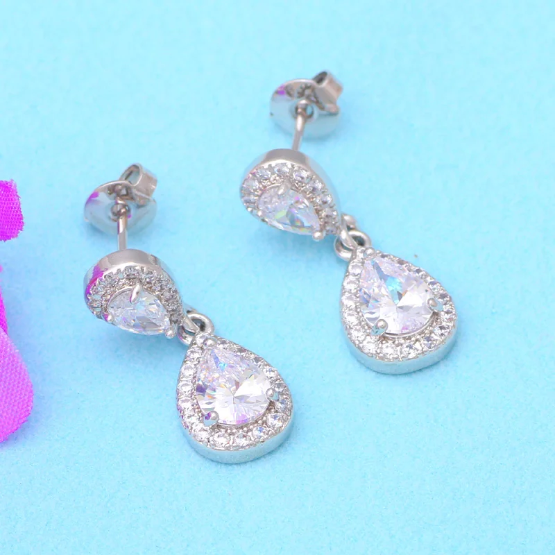 Висячие серьги с блестящими фианитами для женщин посеребренные белыми