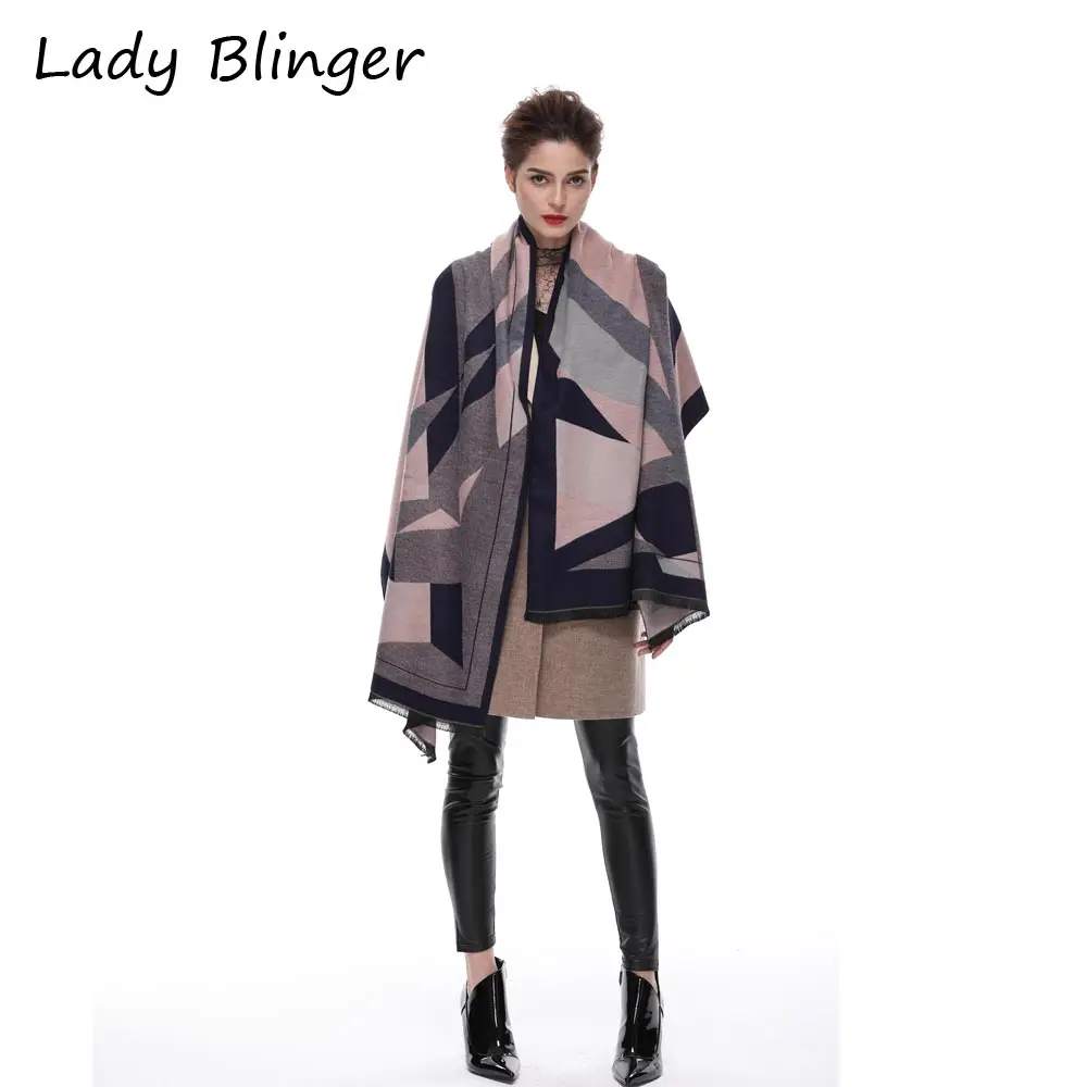 Женская накидка с геометрическим рисунком мягкая розовая и серая принтом