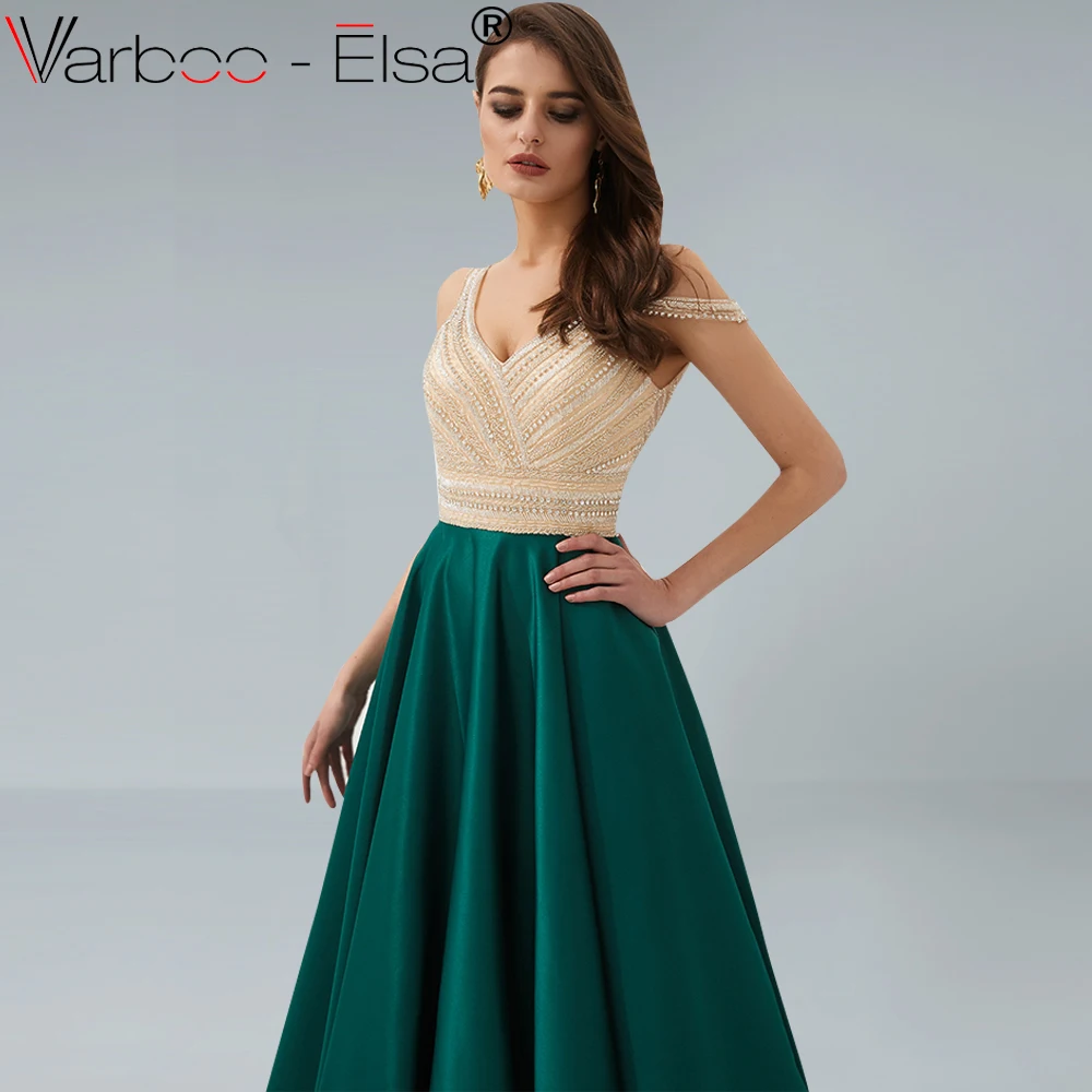Длинное атласное вечернее платье с открытыми плечами VARBOO_ELSA украшенное