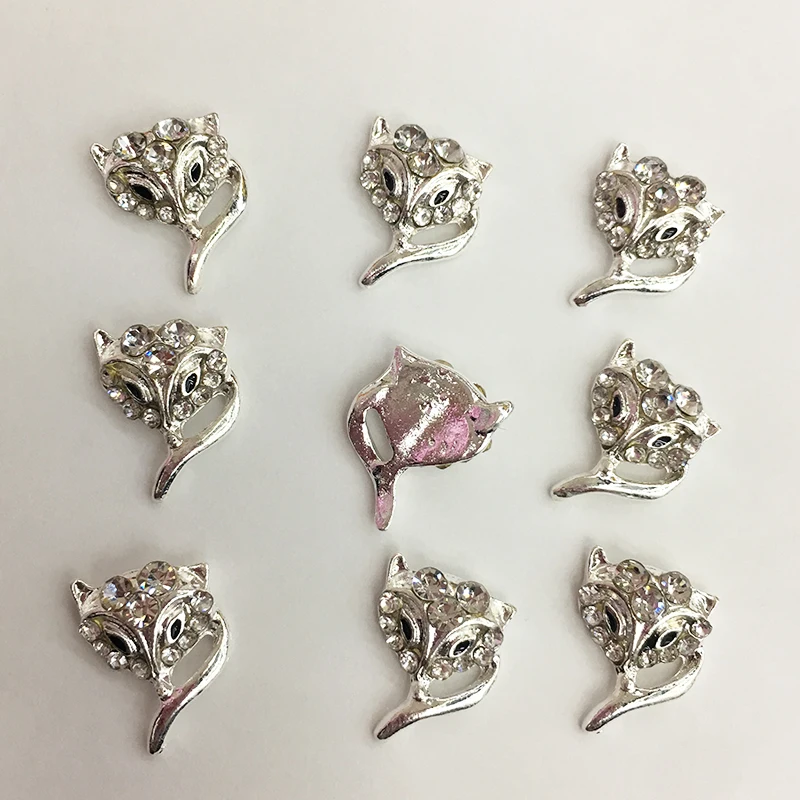 

LEAMX 10 PCS/bag Cute Fox Nails Art Decorations 3D Fox Head Metal Rhinestone Animal Charms Nail Jewelry Glliter Nail Decor L435