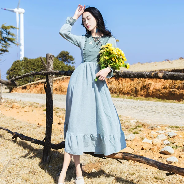 

2018 new fashion women dresses autumn art retro embroidery lace flare sleeve long dress