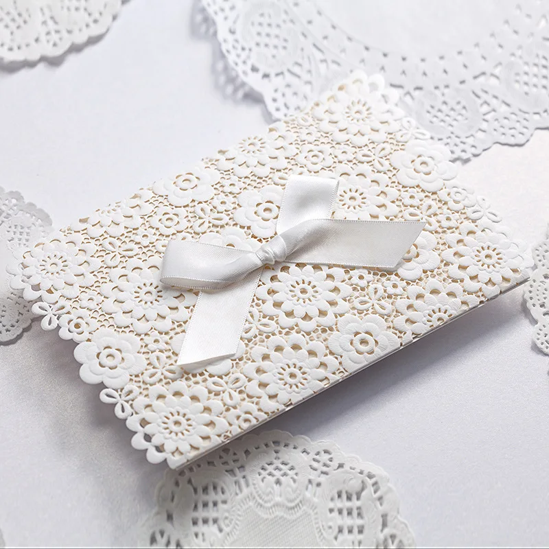 Элегантный кружевной цветок Лазерная резка свадебное приглашение белого