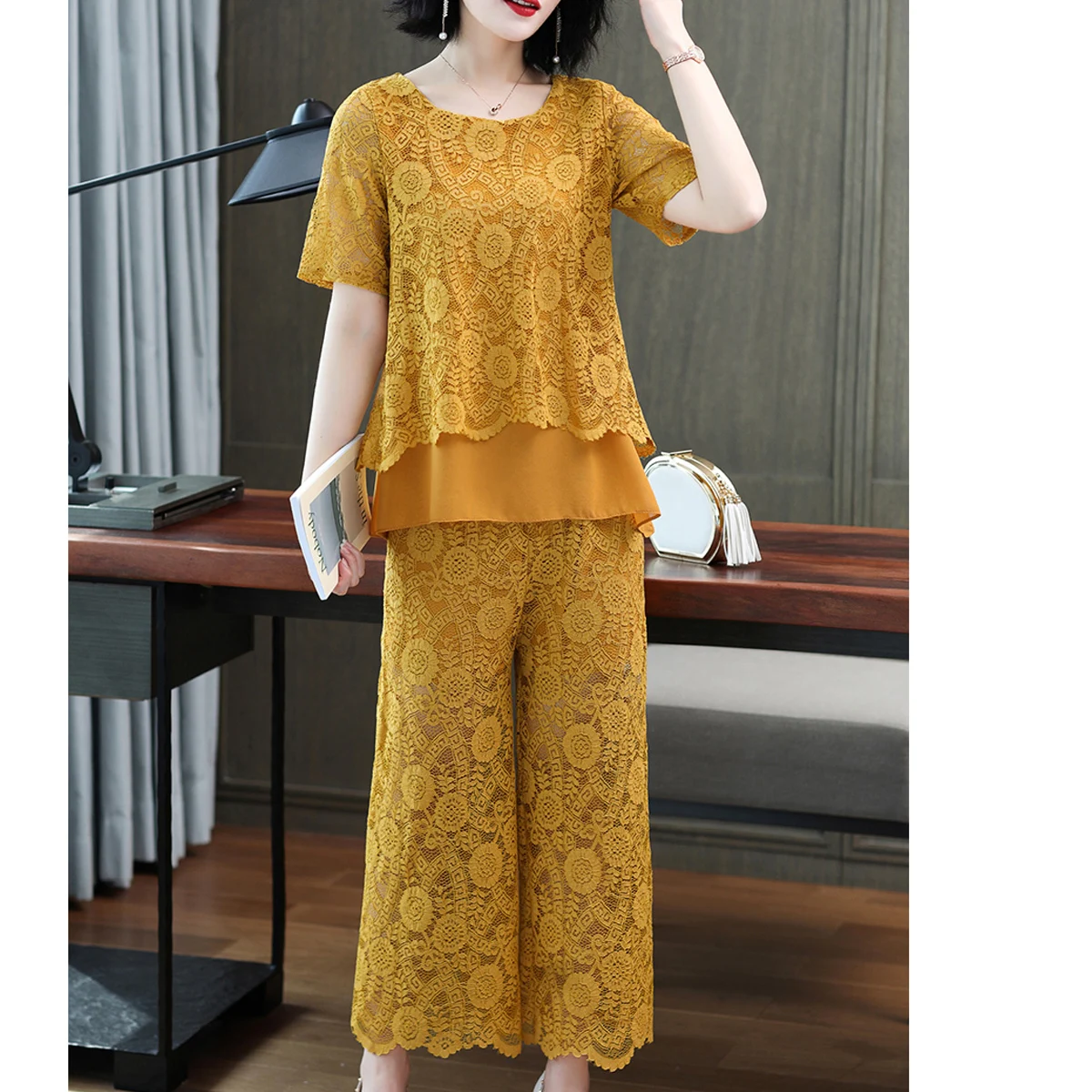 Женский спортивный костюм летний комплект из 2 предметов: кружевная блузка +