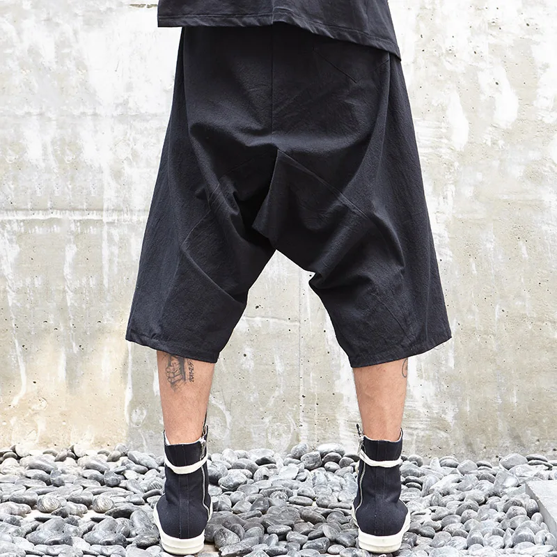 

Men Japan Dark Black Short Pant Cotton Linen Low Crotch Casual Pant Male Loose Harem Trousers Streetwear Hip Hop Wide Leg Pant