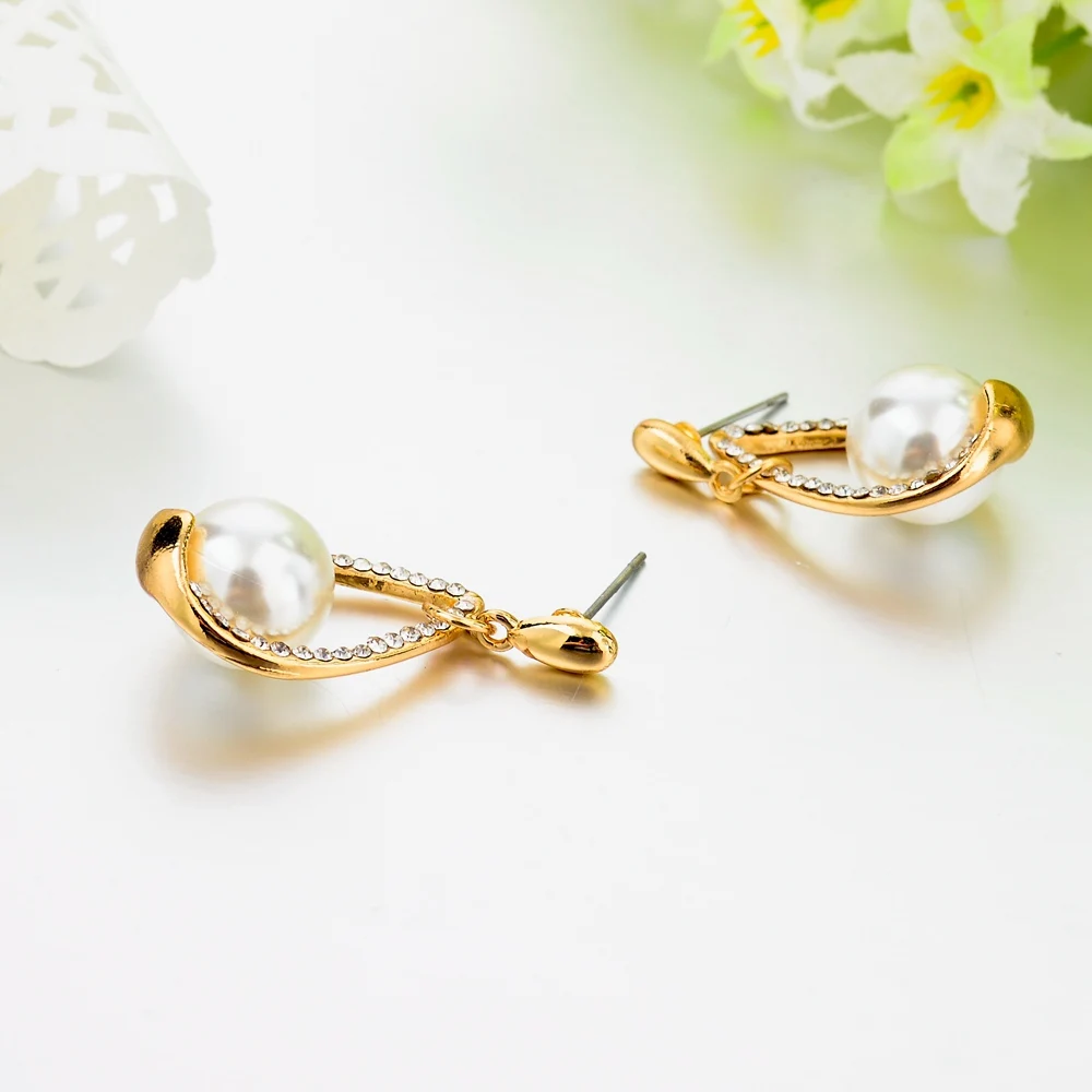 Женские серьги с искусственным жемчугом Szelam круглые золотистого цвета ювелирные