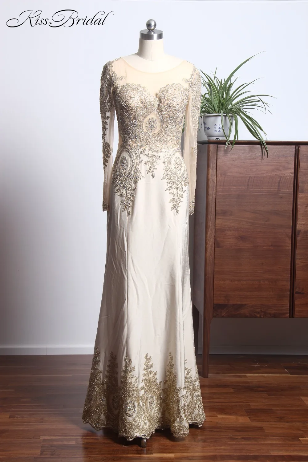 

2018 Newest Arabic Long Evening Dresses Sheer Long Sleeve Lace Appliqued Mermaid Prom Party Gowns