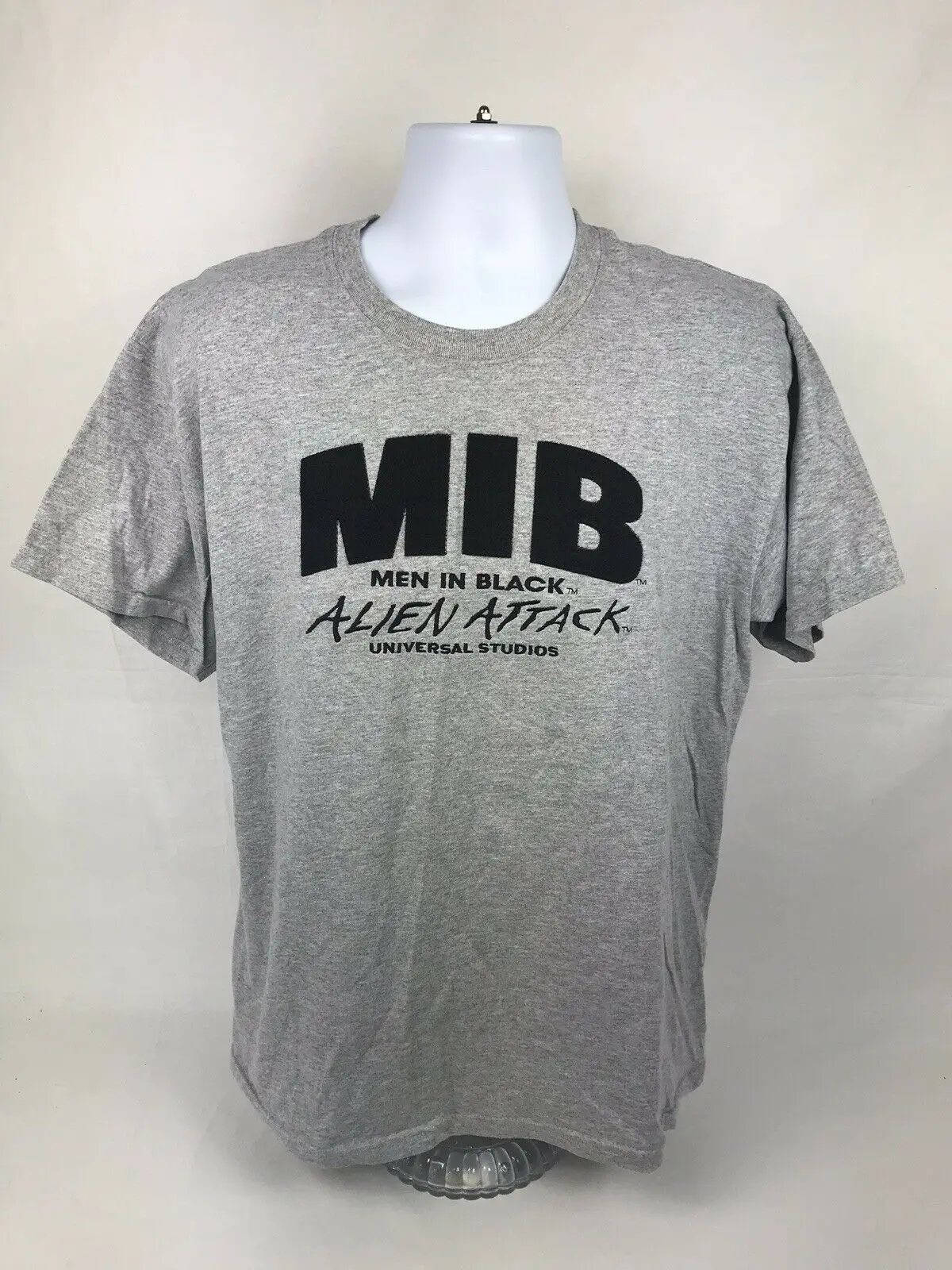 

VTG Universal Studios Men In Black Alien Attack Short Sleeve T-Shirt Size Large T-Shirt Men Short Sleeve T shirt