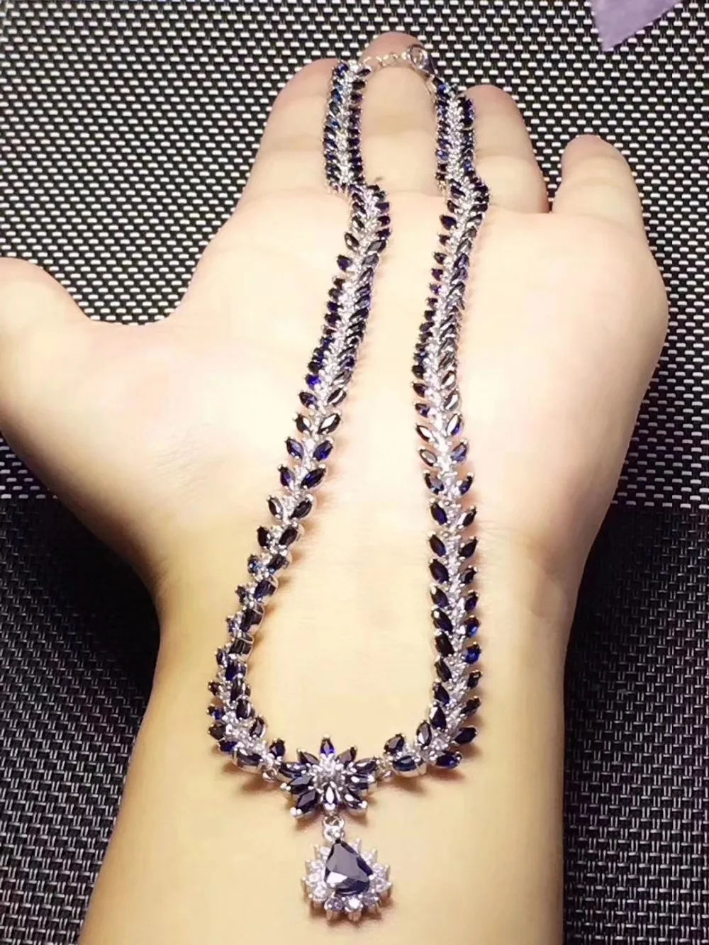 Женское Ожерелье с сапфиром 2*4 мм из серебра 925 пробы натуральным голубым