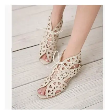 Мода Вырезы Зашнуровать Сандалии Женщин Открытым Носком Низкие Клинья Чешские