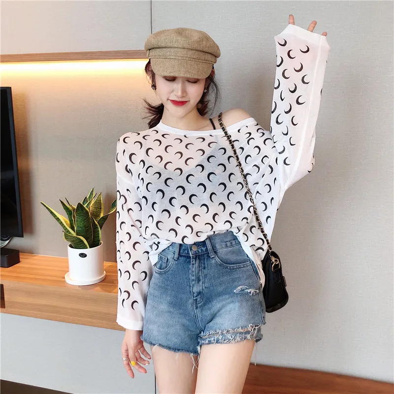 Женская футболка с длинным рукавом черная белая трикотажная принтом Moon и круглым