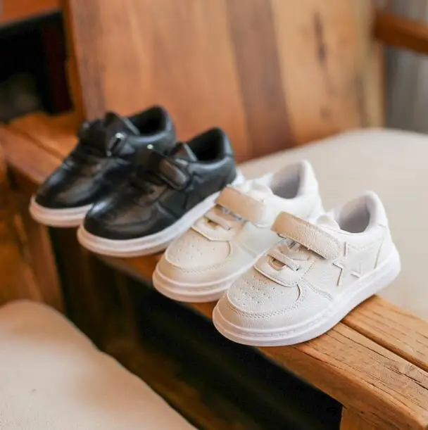 Кроссовки детские из дышащего материала размер 26-37 |