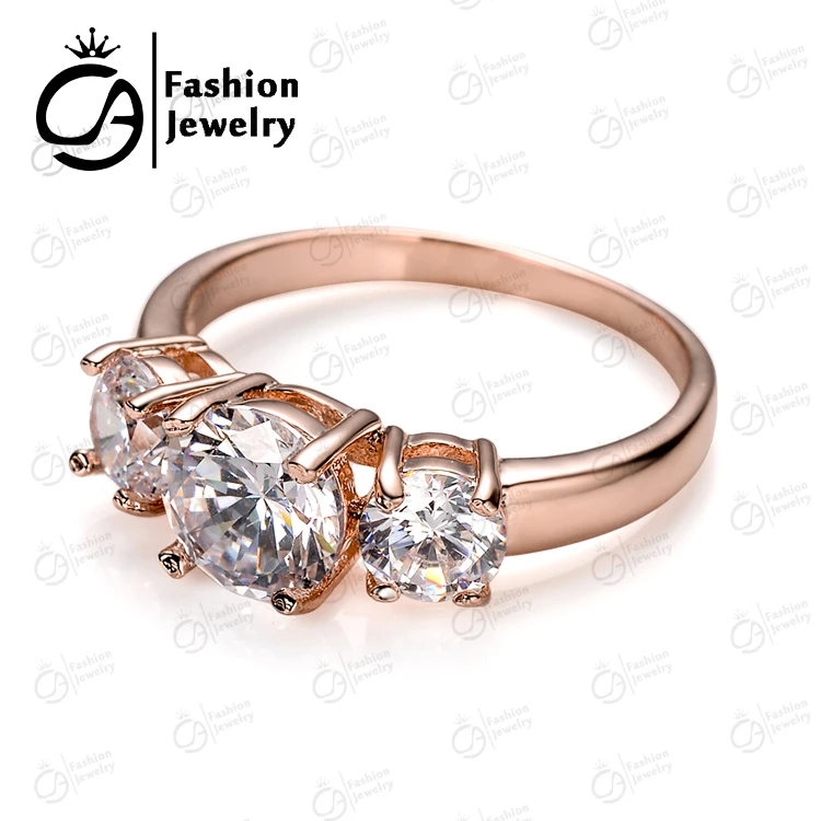 Обручальные кольца из белого золота с блестящими круглыми огранками Halo трех