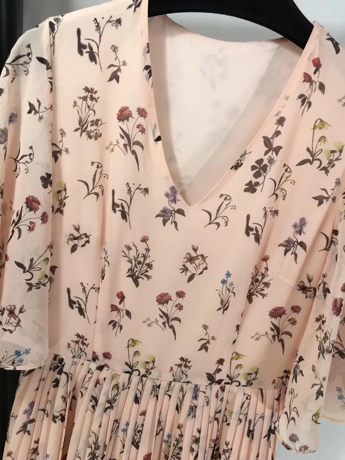 Женское плиссированное платье с коротким рукавом до середины икры высокой