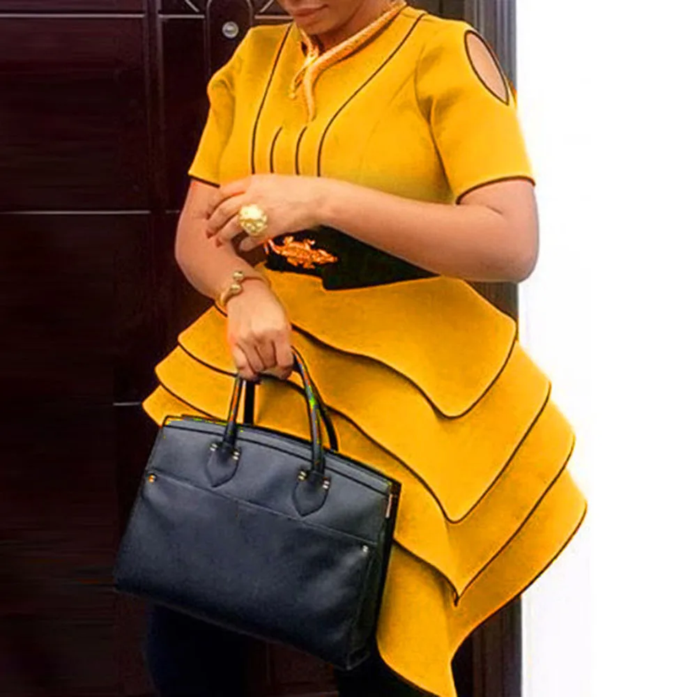 Блузка средней длины в полоску с коротким рукавом и желтыми оборками элегантные