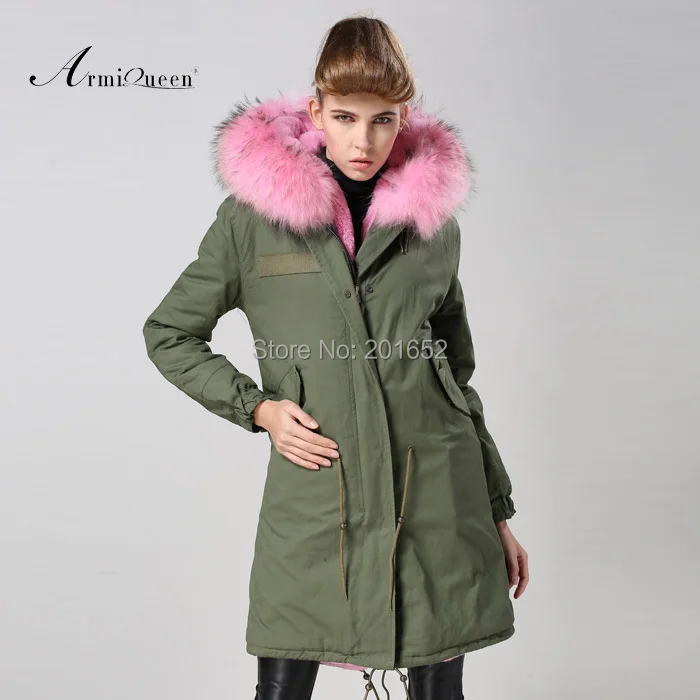 Женская уличная парка с мехом енота на капюшоне | одежда