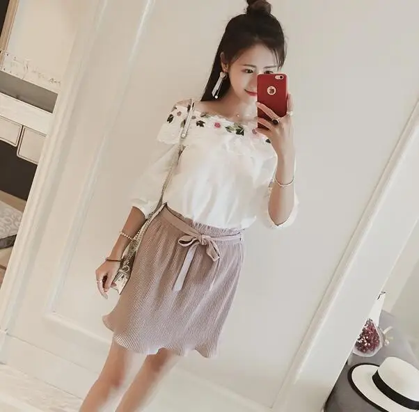 Женский топ с открытыми плечами белый Повседневный Топ цветочной вышивкой и