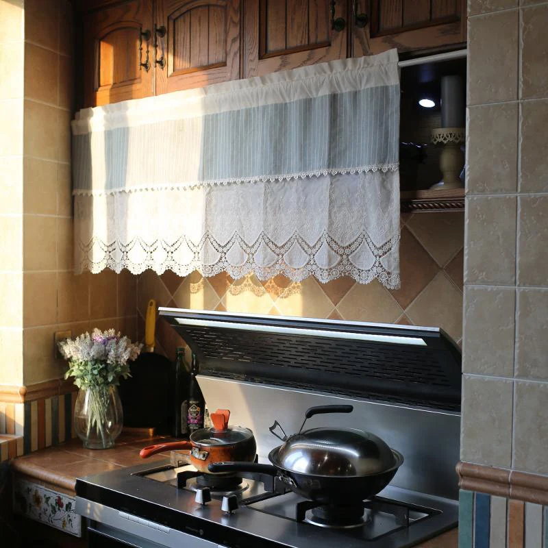 Синие полосатые короткие шторы для кухни белые кружевные Curtais книжной полки