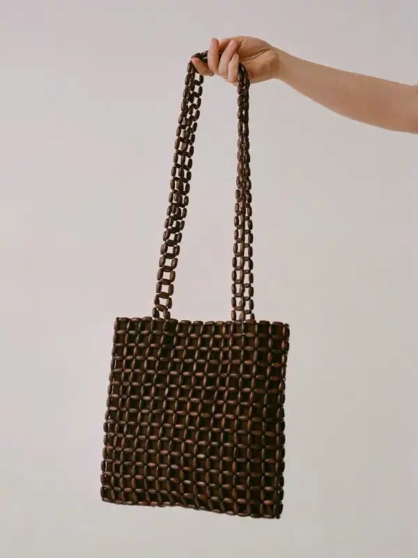 Женская сумка-мессенджер из натурального дерева большие акриловые бусины ручной