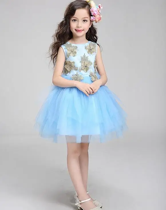 Детское кружевное платье принцессы для девочек с объемными цветами без рукавов