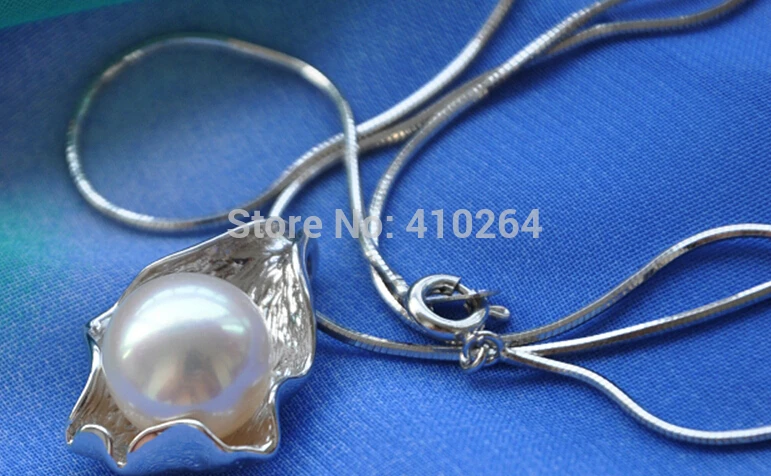 

11-12mm white round freshwater cultured pearl 925 Leaf pendant 17inch Chain