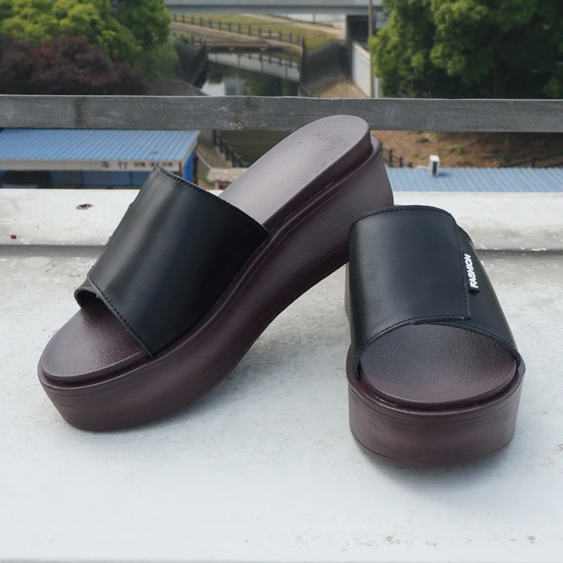 Женские шлепанцы из натуральной кожи RASMEUP черные и белые повседневные на