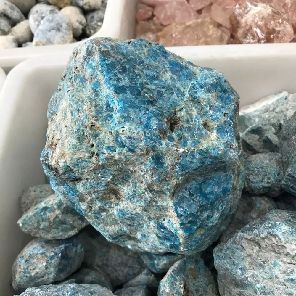 Необработанные синие apatite камни и минералы натуральный кристалл кварц для