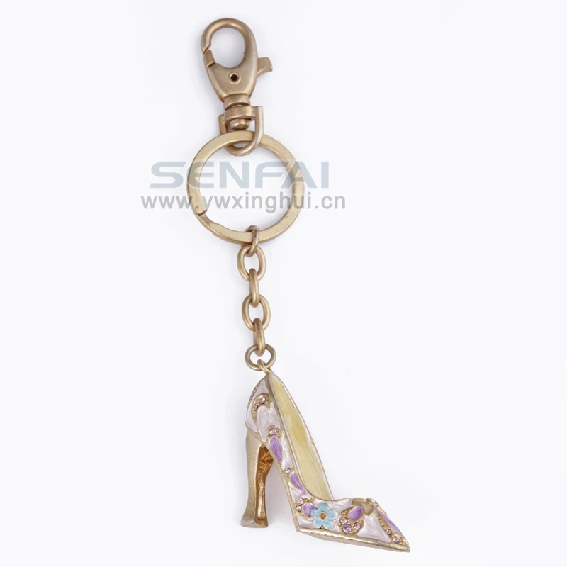 Новое поступление 2017 года женские модные туфли с эмалью для ключей на высоком