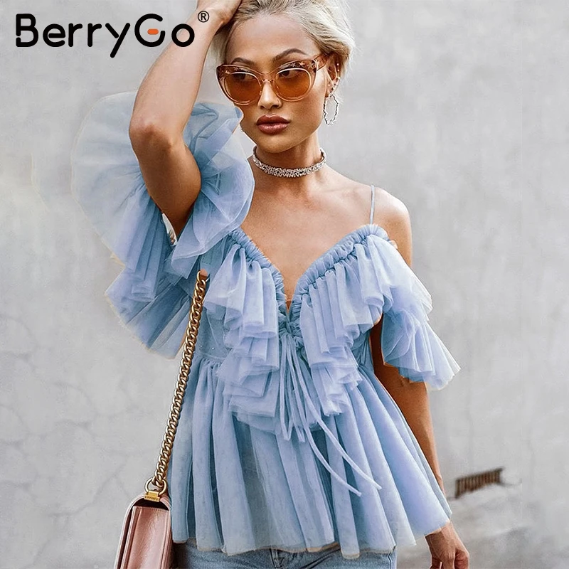Синий BerryGo Sexy V образным вырезом с открытыми плечами, сеточка синяя блузка для женщин Элегантный рюшами рубашка летние розовые Топы корректирующие повседневное уличн - Цвет: Синий