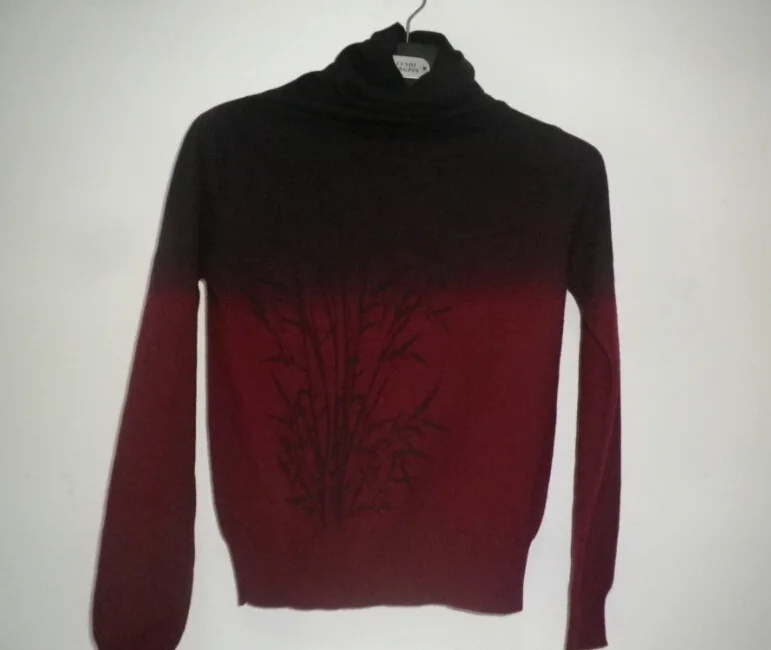 Женский кашемировый свитер с высоким воротником и принтом | Женская одежда