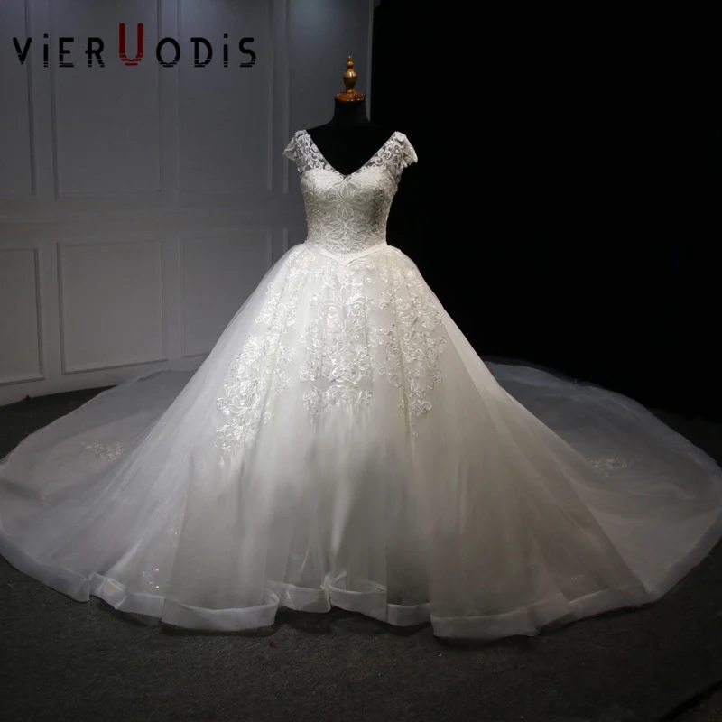 Кружевное платье сексуальное бальное с треугольным вырезом и рукавом крылышком