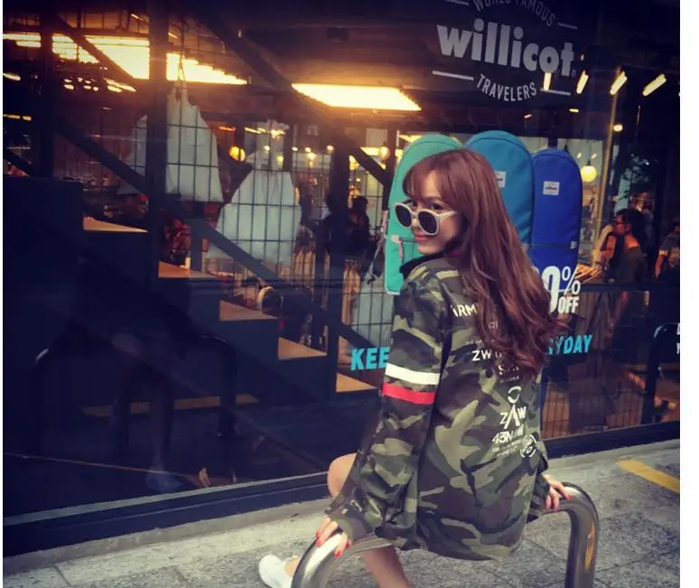 Женская камуфляжная куртка с принтом армейского зеленого цвета модель W489 на