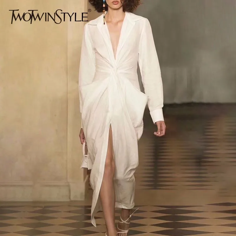 Платье рубашка TWOTWINSTYLE с длинным рукавом треугольным вырезом и высокой