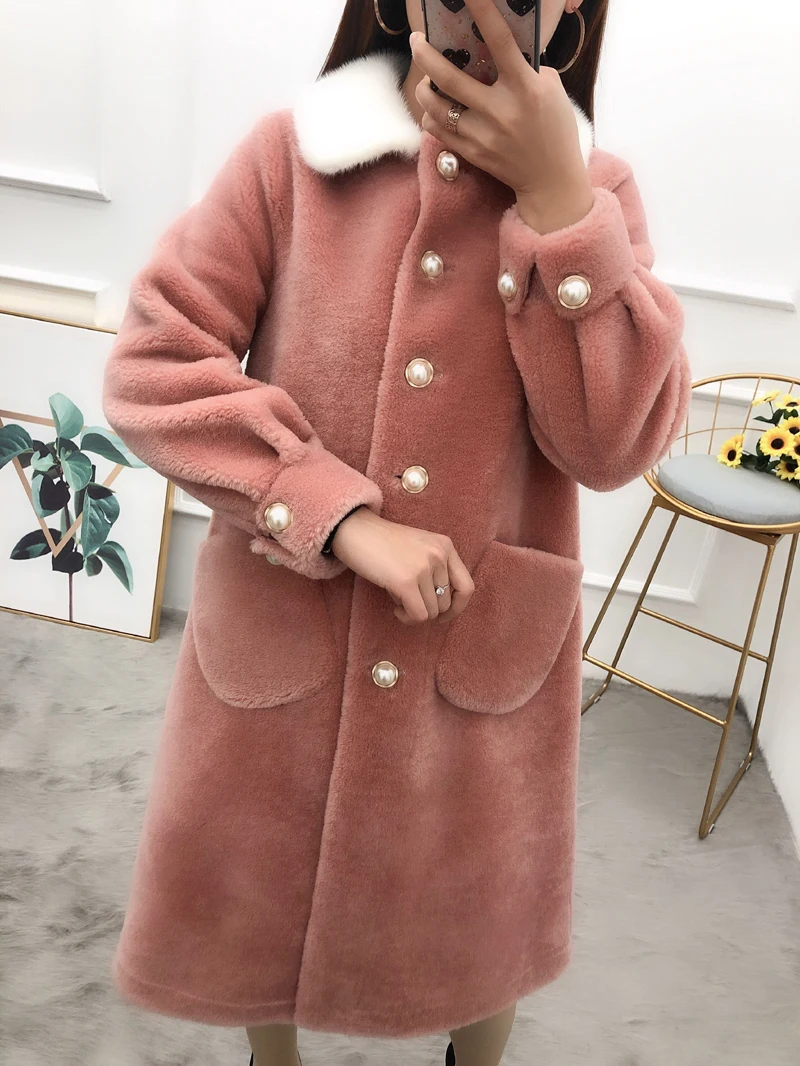 Women winter new lamb hair female long section fur coat mink fur collar wool jacket sheep shearing fur overcoat
Women winter new lamb hair female long section fur coat mink fur collar wool jacket sheep shearing fur overcoat