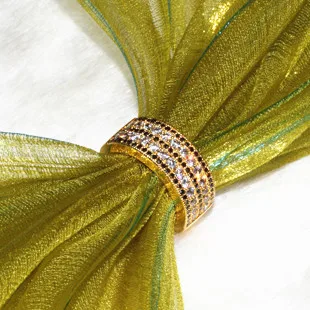 Позолоченное кольцо амфибола белого и черного цвета с фианитом AAA этот продукт