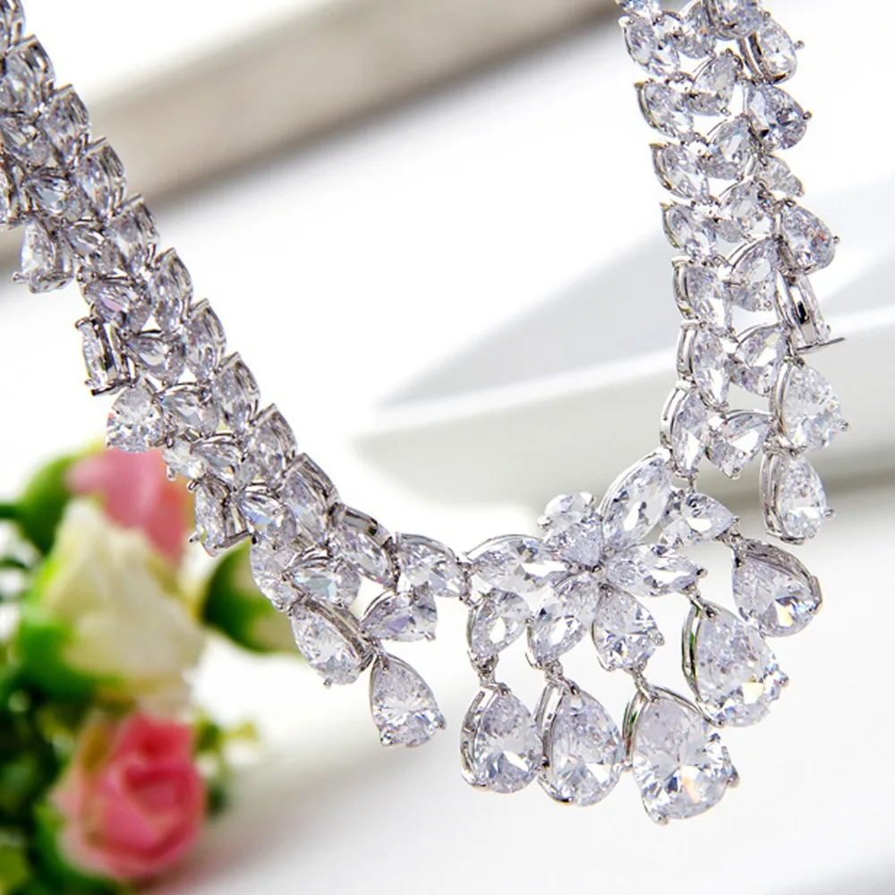 LUOTEEMI оптовая продажа новинка 2016 роскошное блестящее ожерелье-чокер с прозрачным