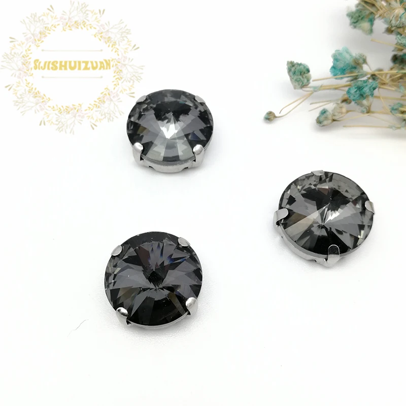 В обычном использовании круглые спутники серые кристаллы стеклянные стразы для