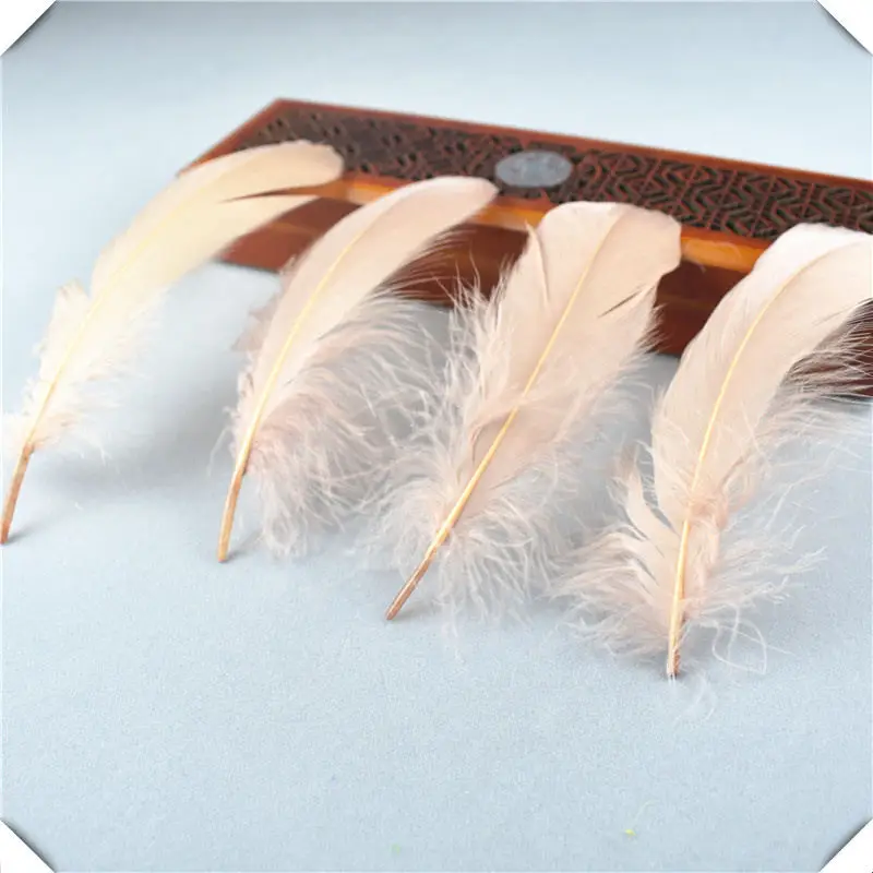 Light Brown Горячая красный Гусь feather20-100pcs13-18CM DIY Перья для рукоделия и ювелирных изделий Аксессуары для одежды Свадебные украшения Шлейфы - Цвет: Light Brown
