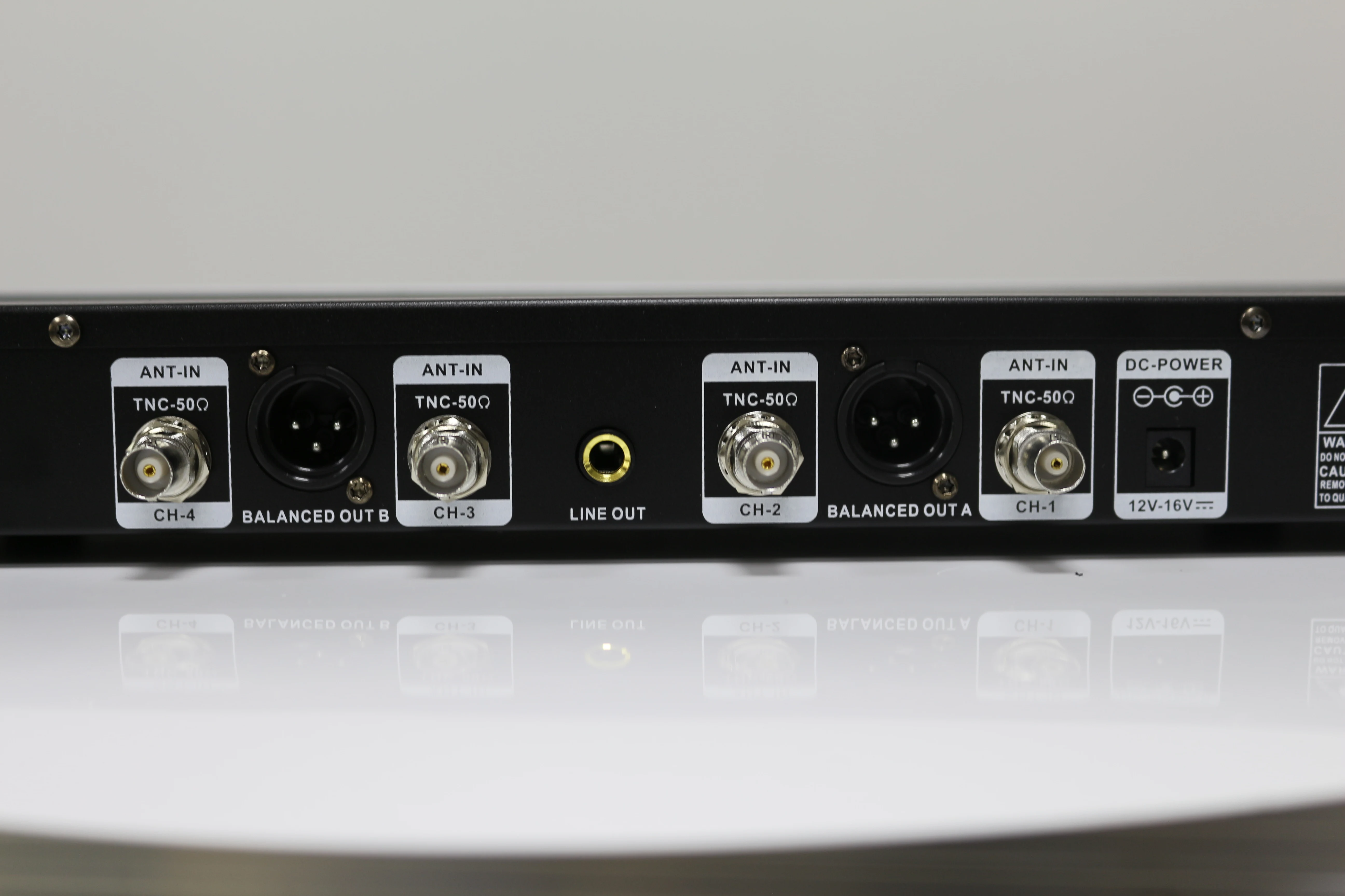 SOM Высокое качество UHF профессиональный двойной беспроводной микрофон Система сценическая производительность динамический 2 канала 2 ручной микрофон