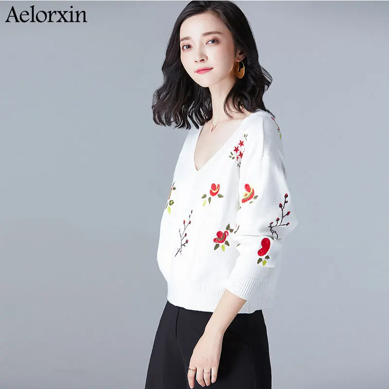 2017 Autumn Sexy V-neck Embroidery Knitted Sweater Women Christmas Pull Femme Jumper Vintage Sweaters and Pullovers S M L | Женская
