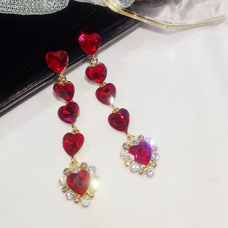 Очаровательные милые длинные серьги подвески с кристаллами и красным любовным